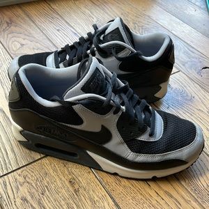Nike Air Max EUC men size 10